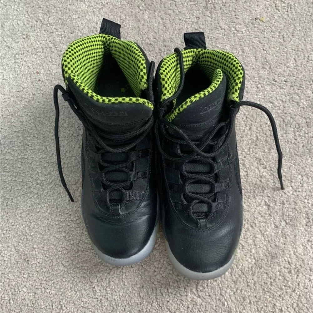 Air Jordan reto 10 blackout grade school size 4.5